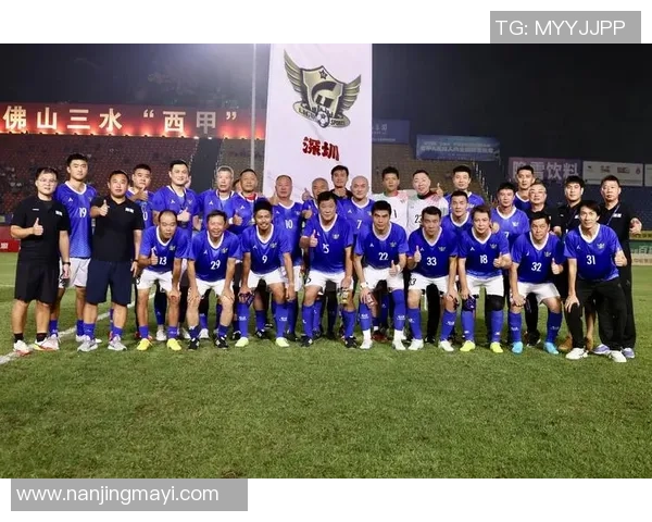 中国足球队明星球员全面解析 他们的成长历程与赛场表现