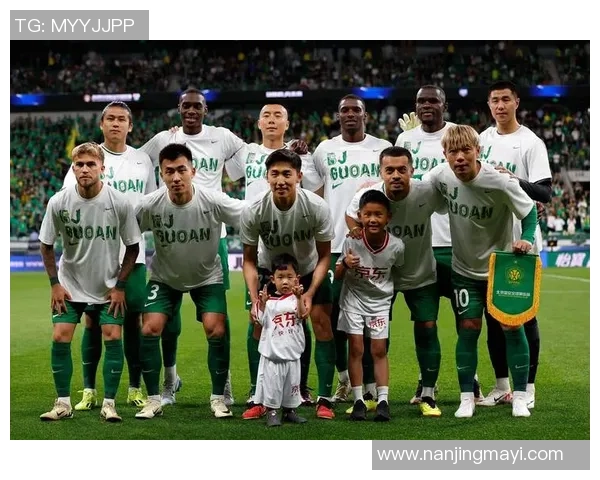 国安足球俱乐部球星表现全面解析 从场上数据到场下生活揭秘