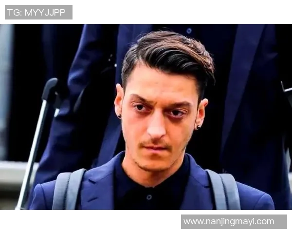 足球颜值第一球星是谁 他在场上场下的魅力全解析