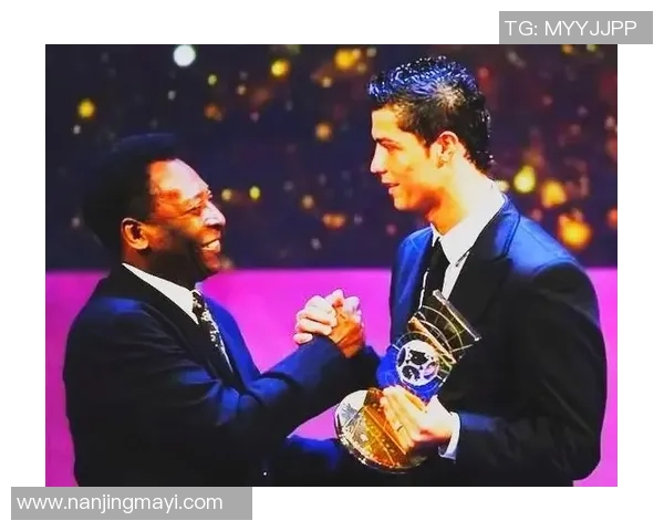 世界历史上首位足球巨星的崛起与辉煌征程：从草根到传奇的传奇人生