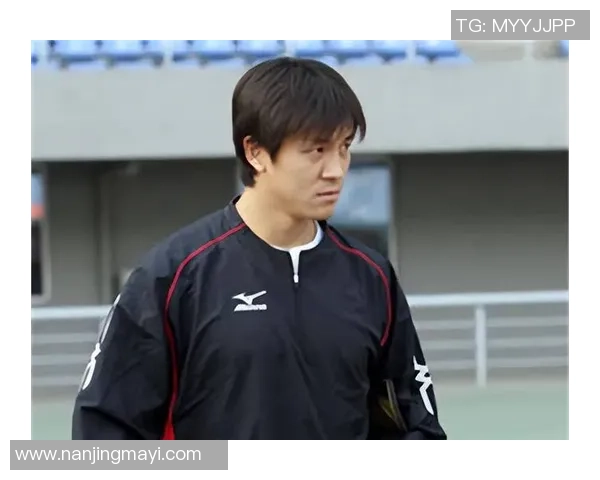 从平凡少年到绿茵巨星描绘足球转场中震撼蜕变之路