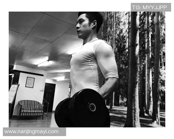 哪位足球球星即使没有腹肌依然颜值出众令人难以忽视