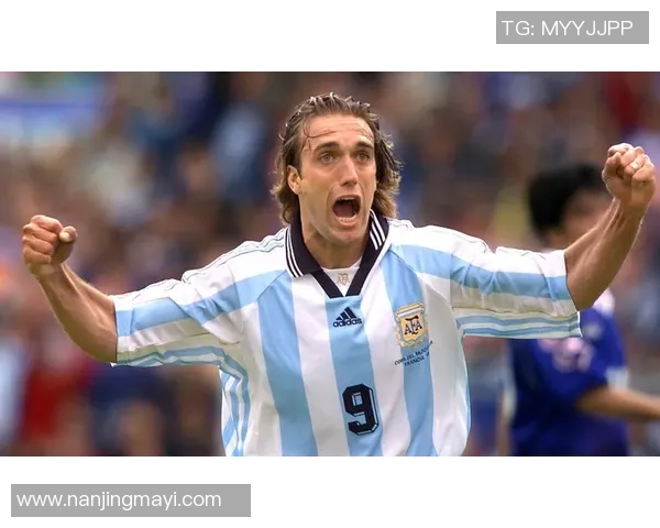 终生无冠却为足球史上最伟大的球星之一的传奇人物分析